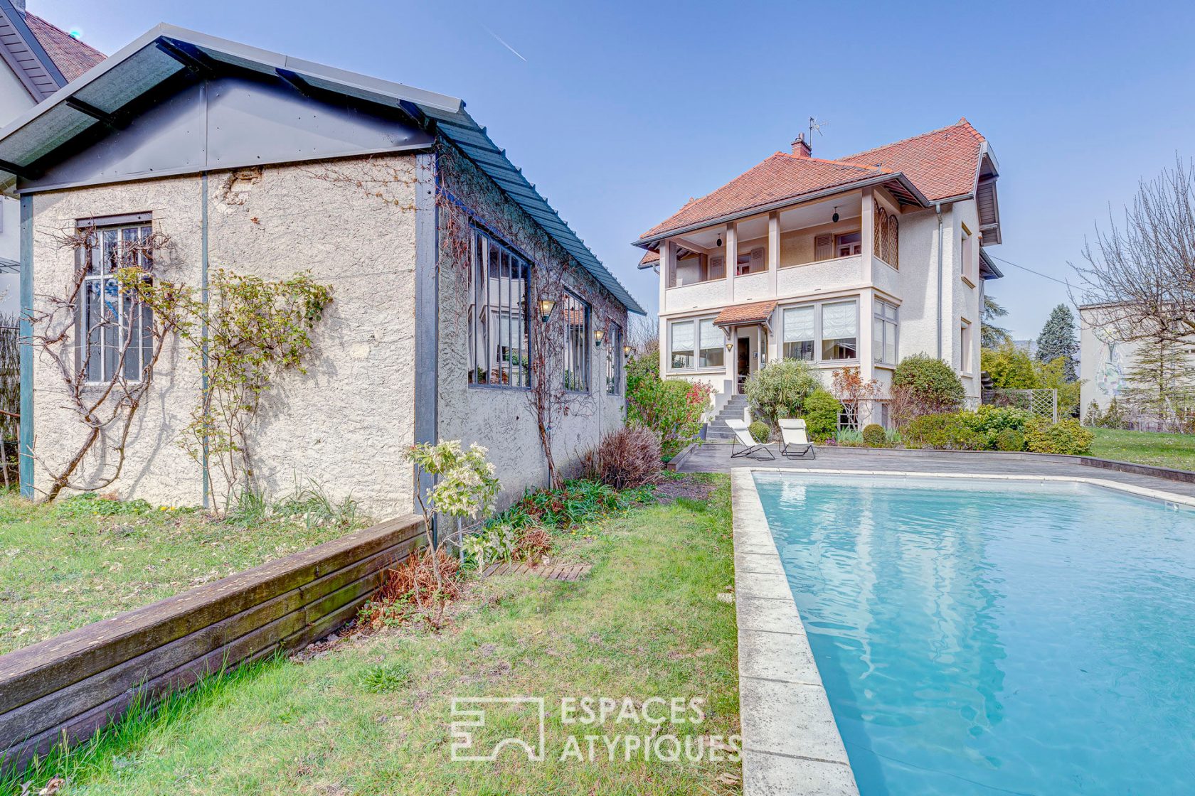 Maison de ville avec jardin et piscine