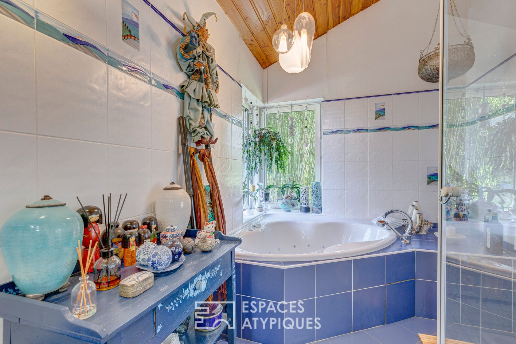 Villa de caractère avec piscine et vue lac