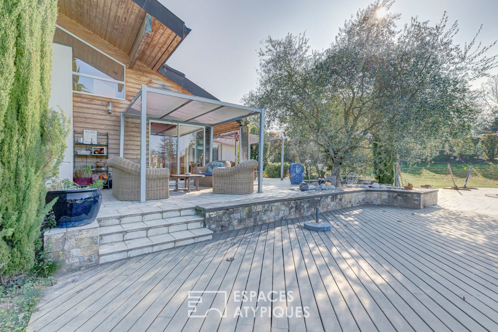 Villa de caractère avec piscine et vue lac