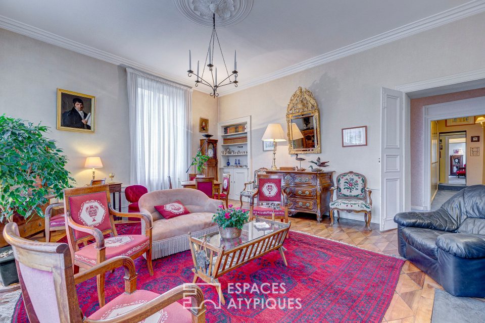 73000 CHAMBERY - APPARTEMENT DE CARACTERE AUX VOLUMES GÉNÉREUX - Réf. 1054EA