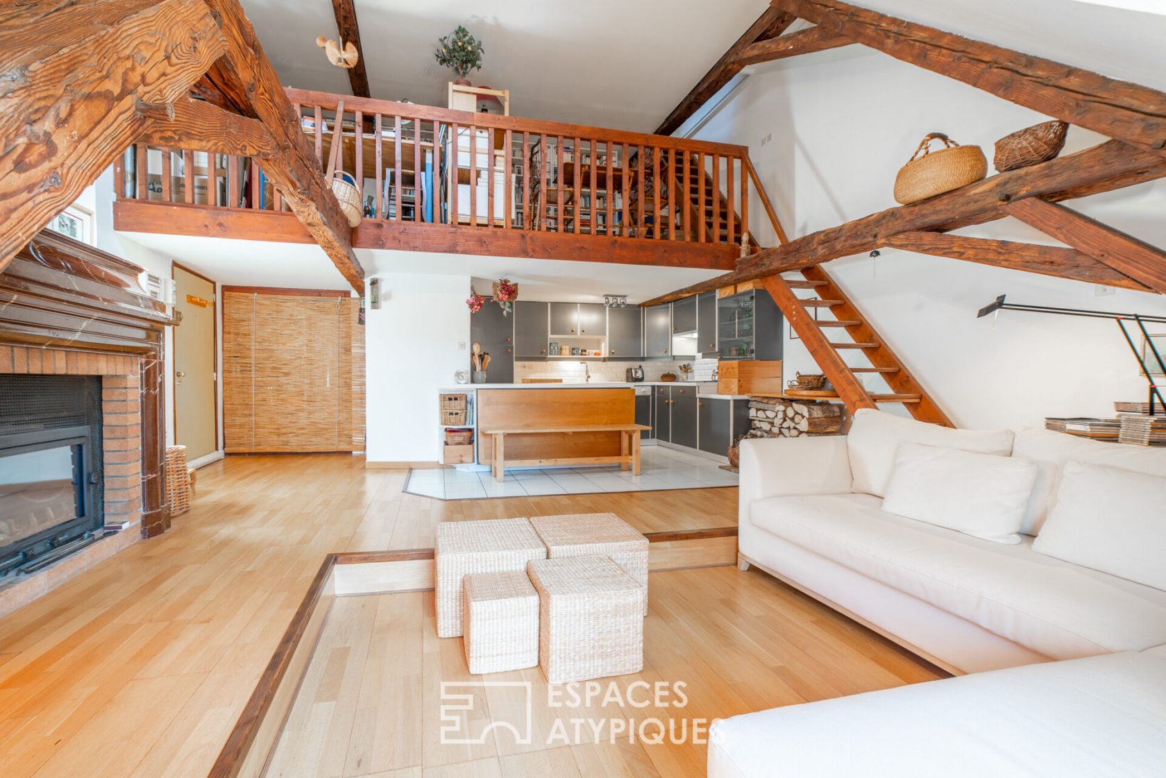 Charming triplex apartment in the city center