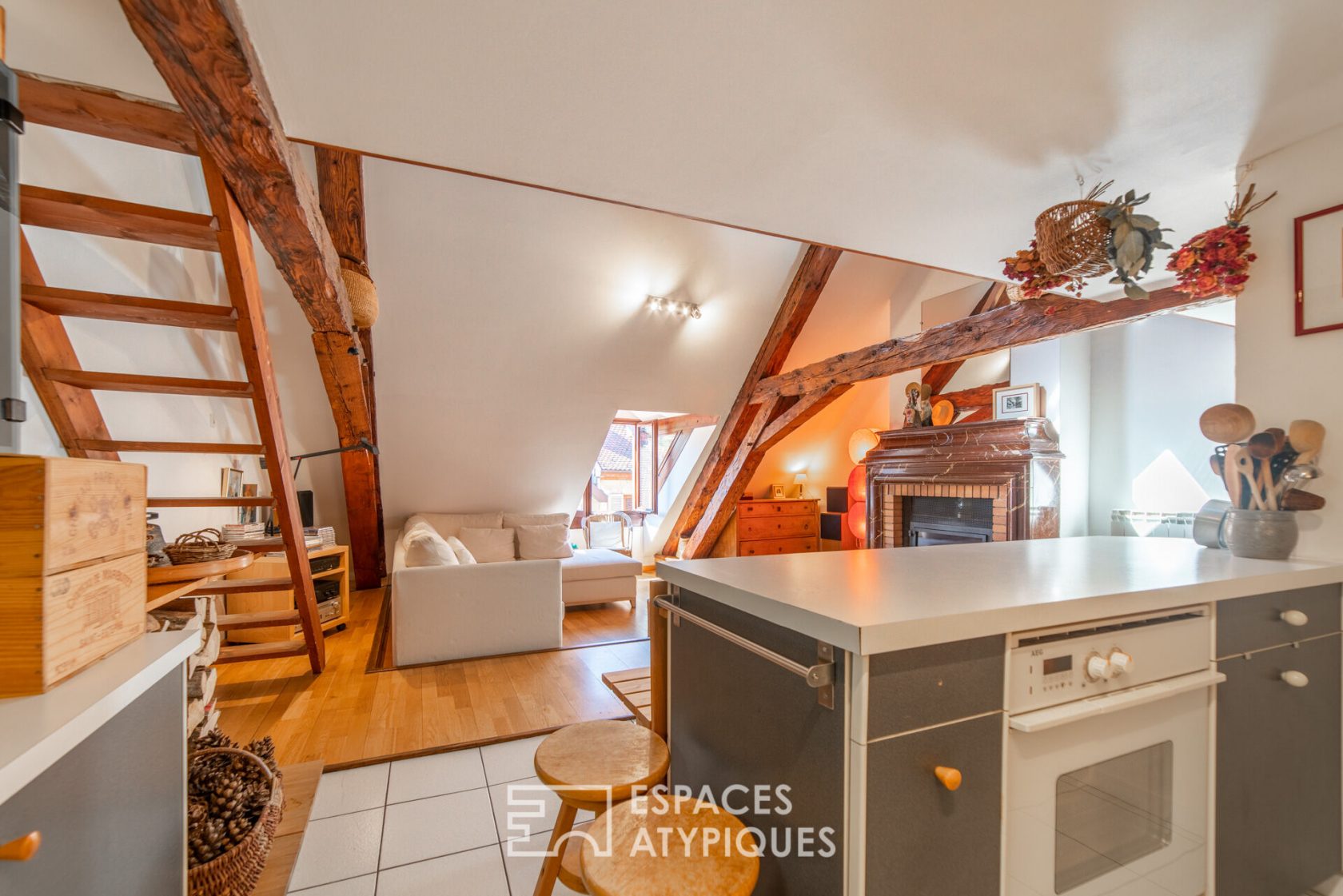 Charming triplex apartment in the city center
