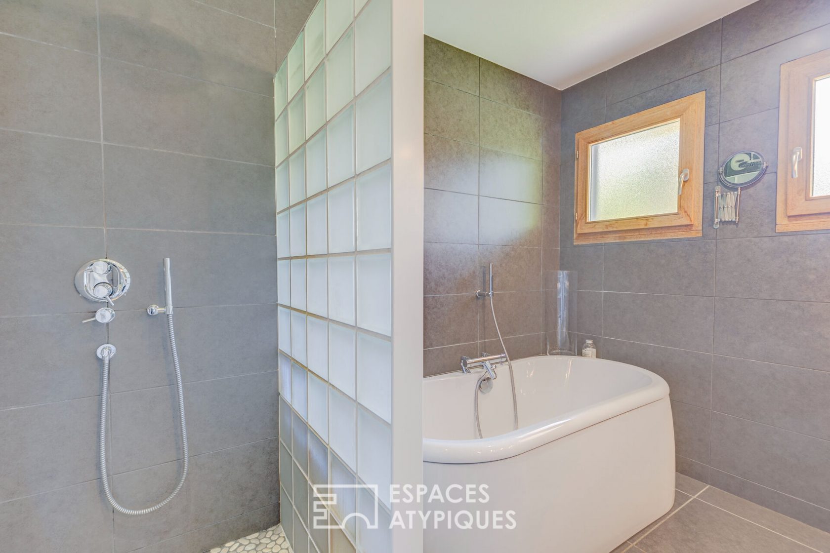 Maison ossature bois contemporaine rénovée avec vue