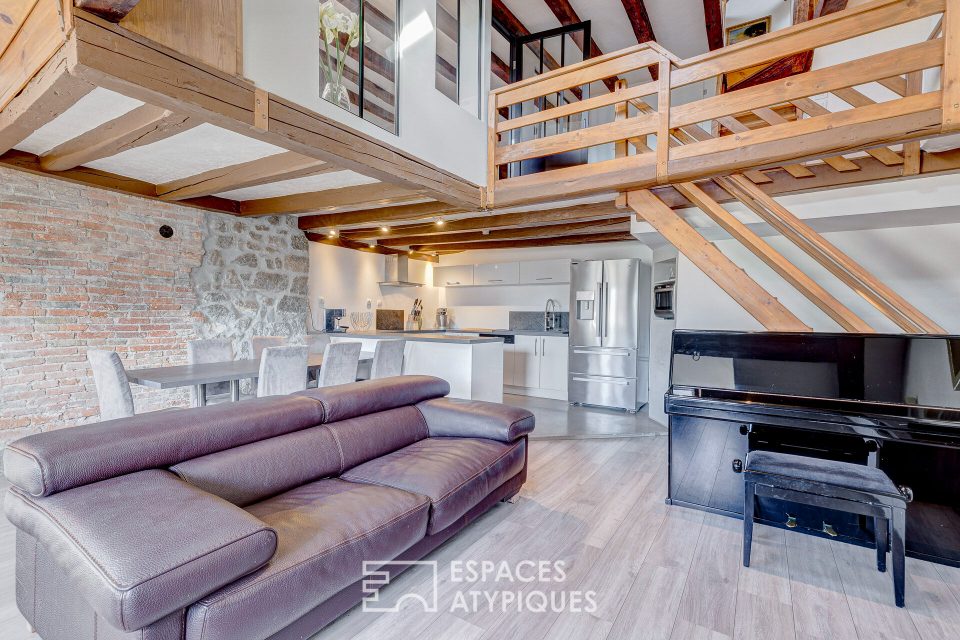 73000 CHAMBERY - Triplex atypique en dernier étage - Réf. 1096EA