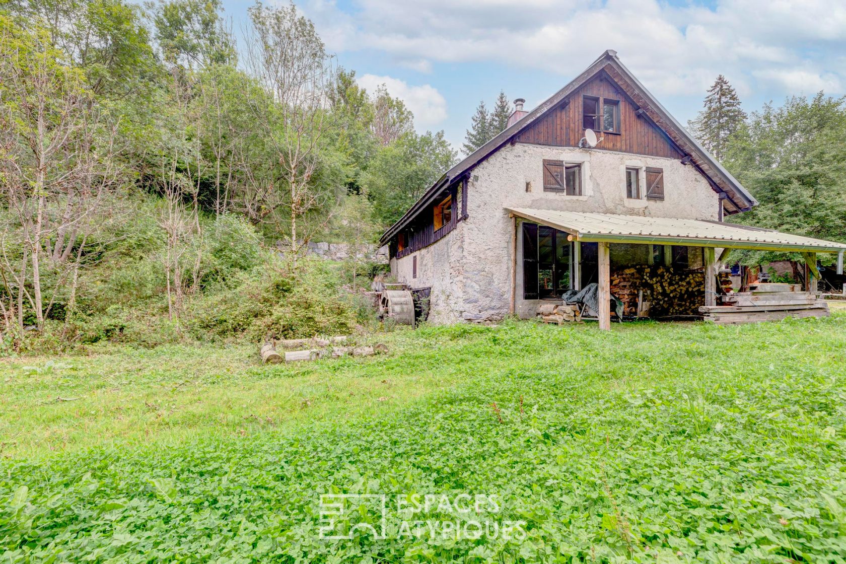 Moulin réhabilité et son écurie