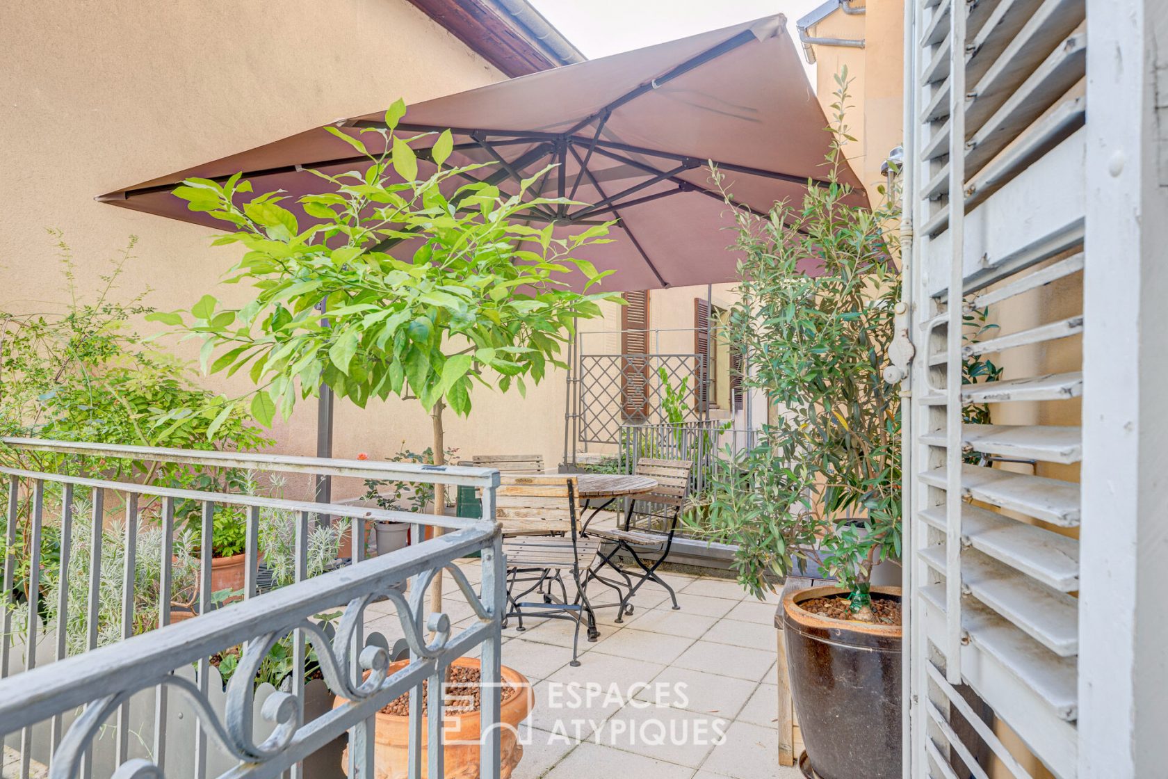 Appartement terrasse aux beaux volumes