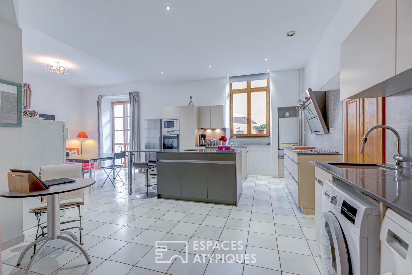Appartement terrasse aux beaux volumes
