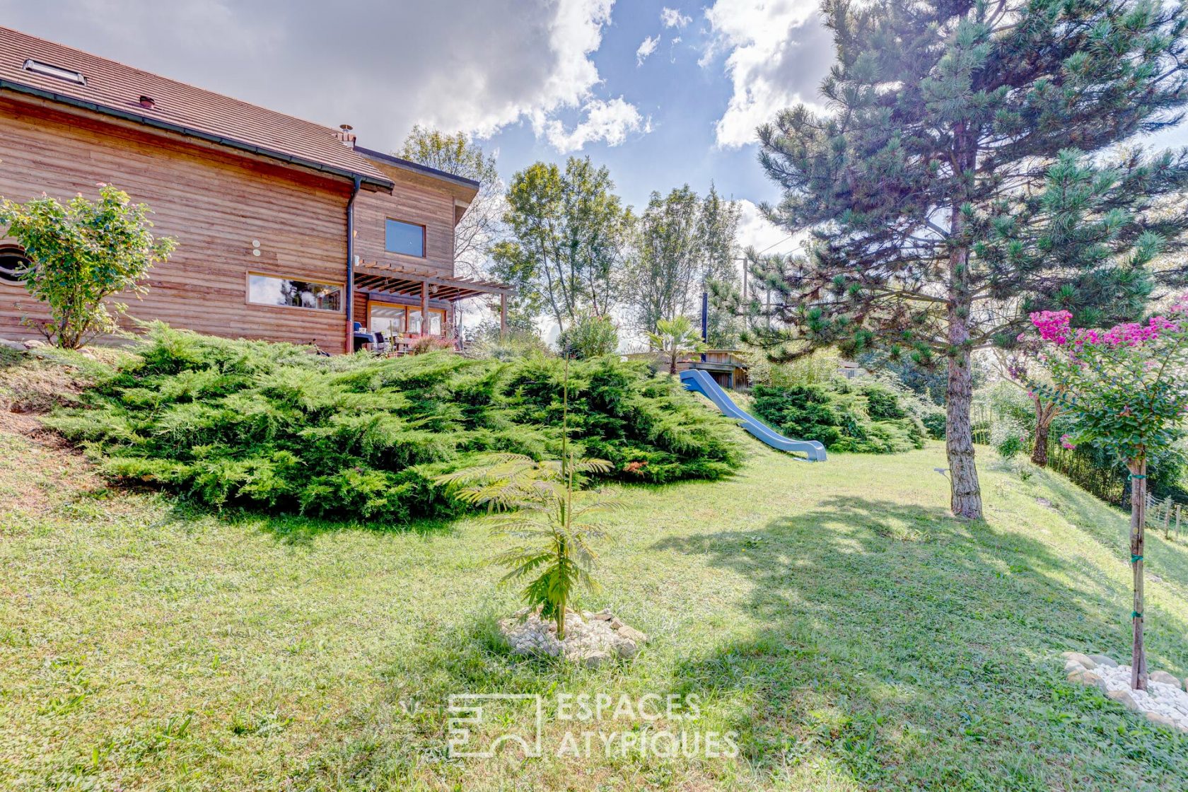 Maison d’architecte ossature bois avec piscine