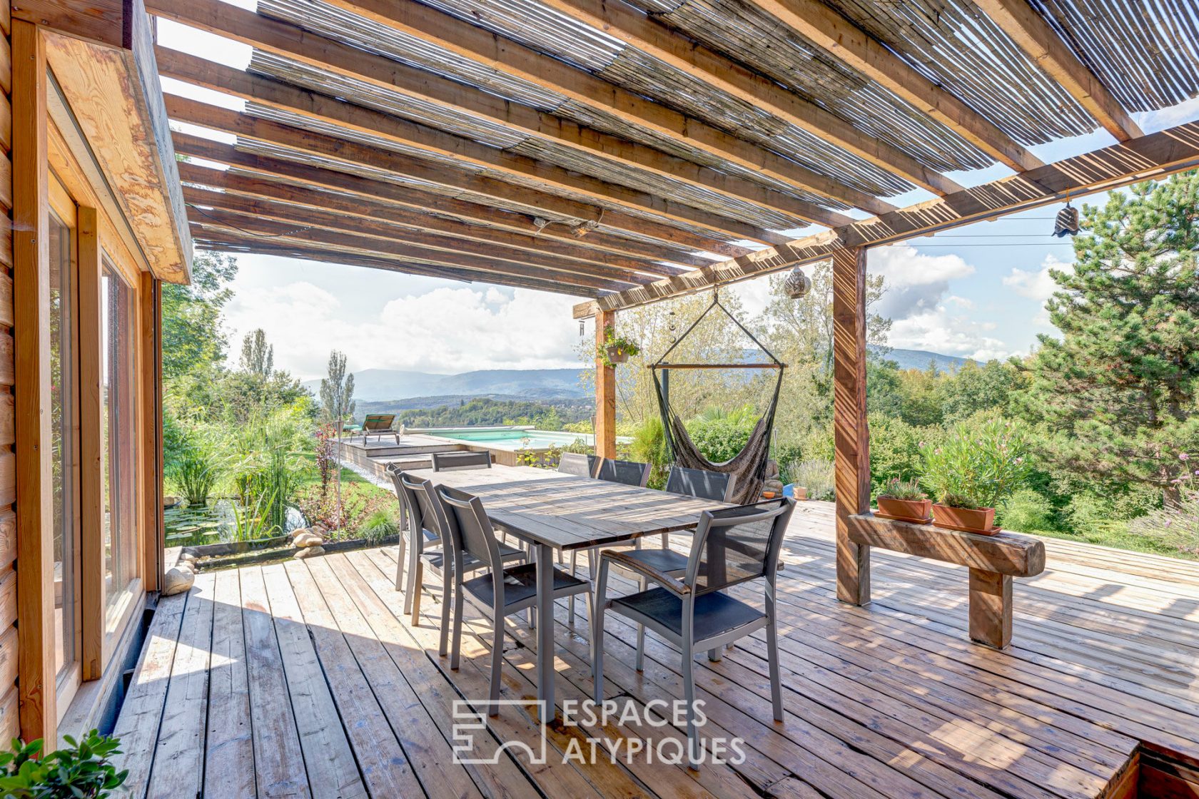 Maison d’architecte ossature bois avec piscine