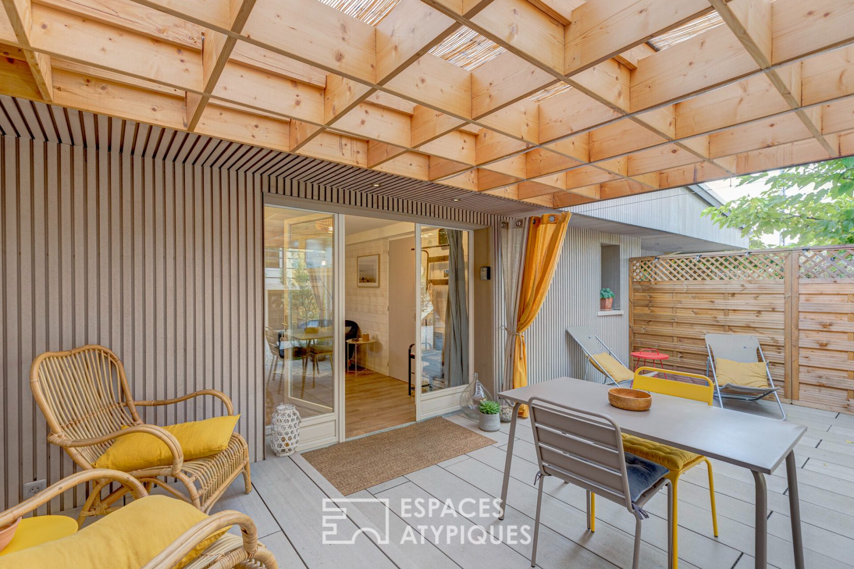 Renovated house and its contemporary annex