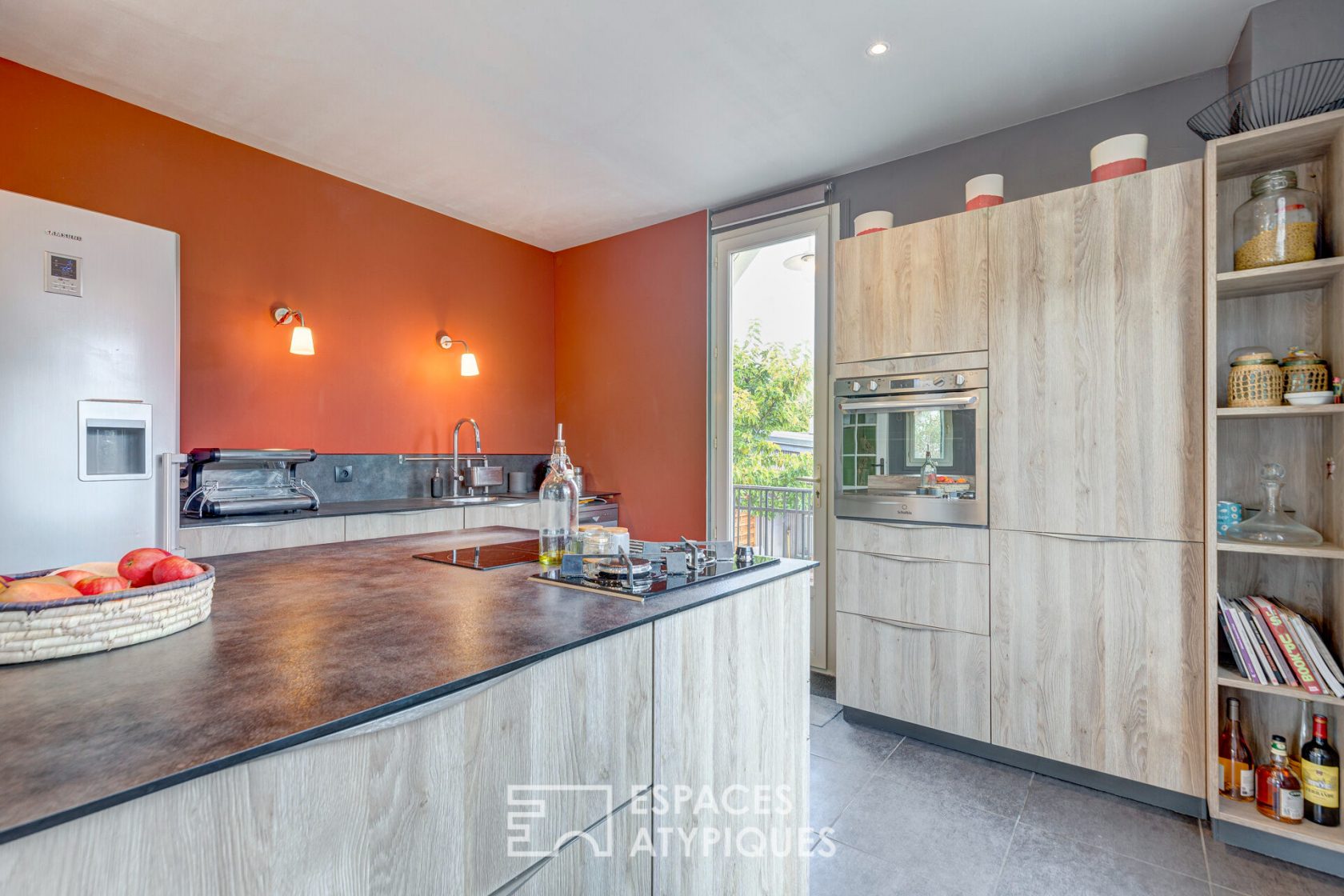 Renovated house and its contemporary annex