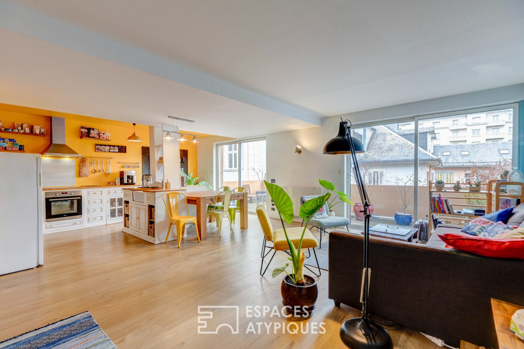 Old center duplex with terrace
