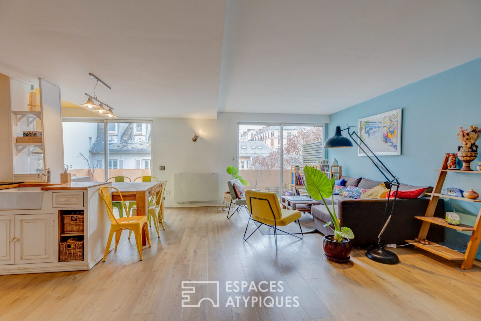 Old center duplex with terrace