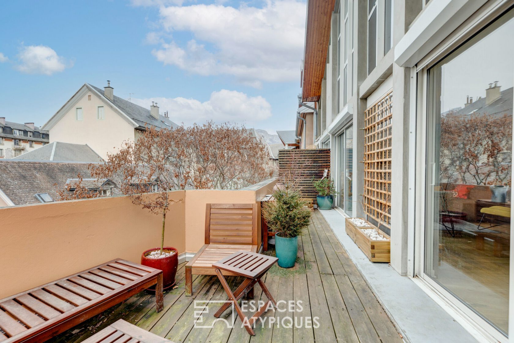 Old center duplex with terrace