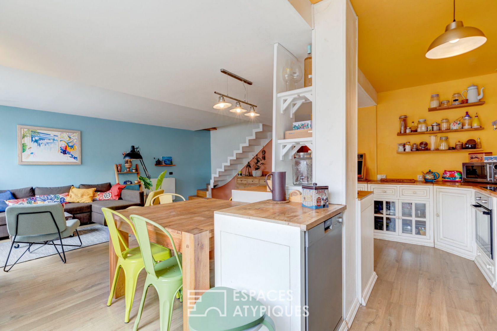Old center duplex with terrace