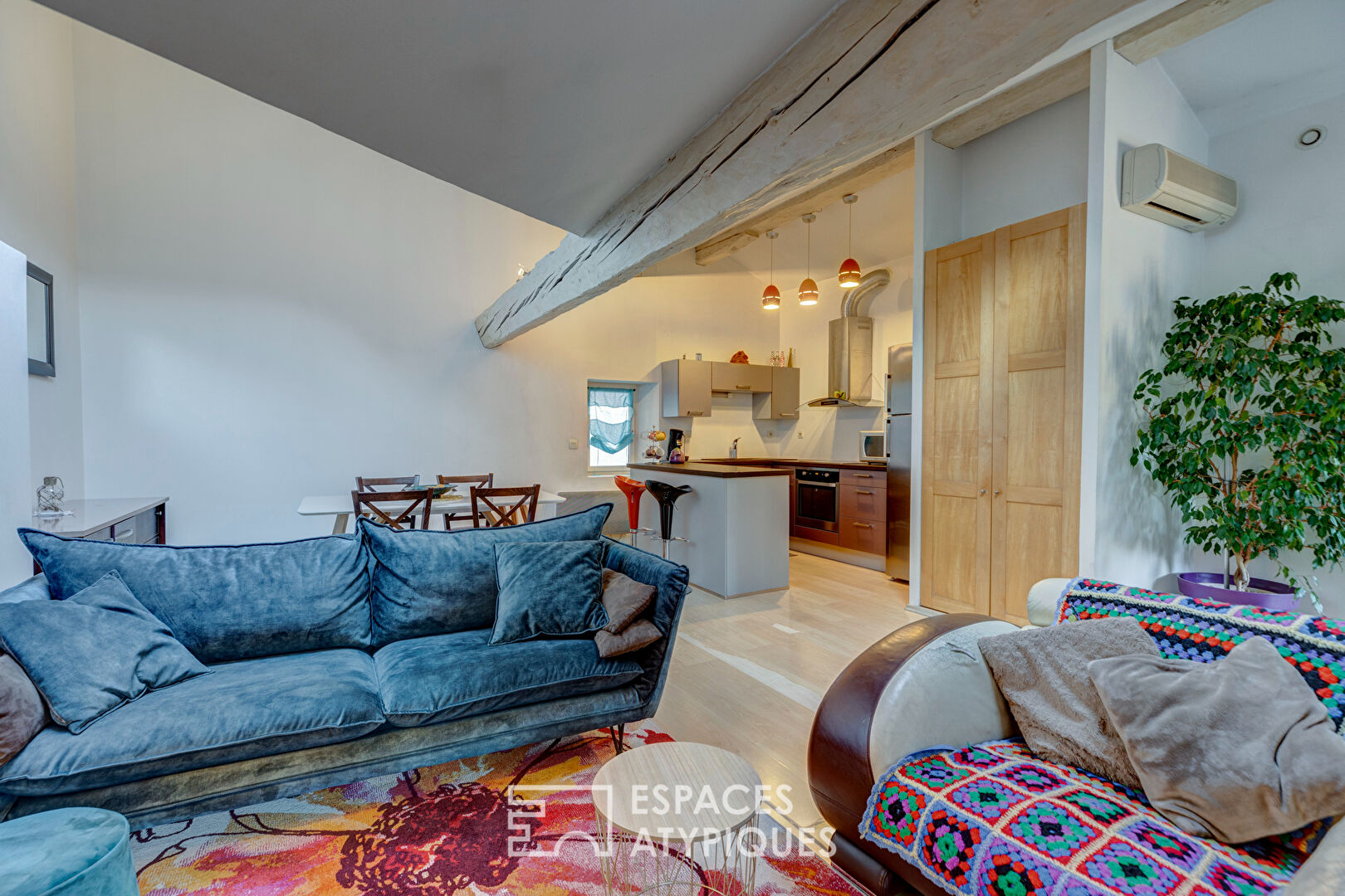 Character apartment in the heart of town