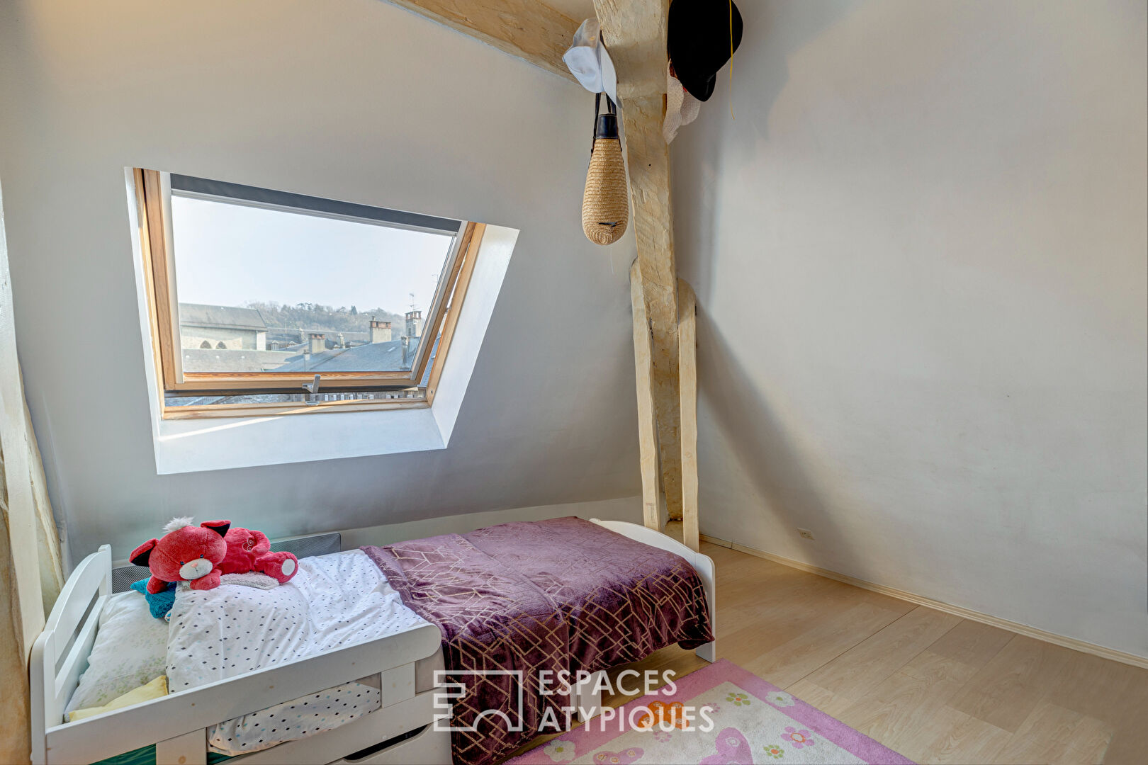 Character apartment in the heart of town