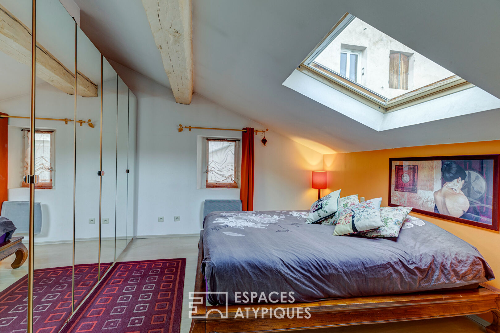 Character apartment in the heart of town