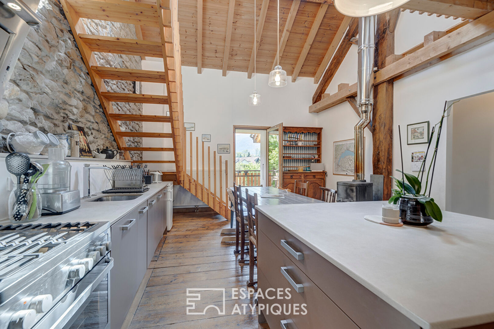 Charming village house and its outbuilding