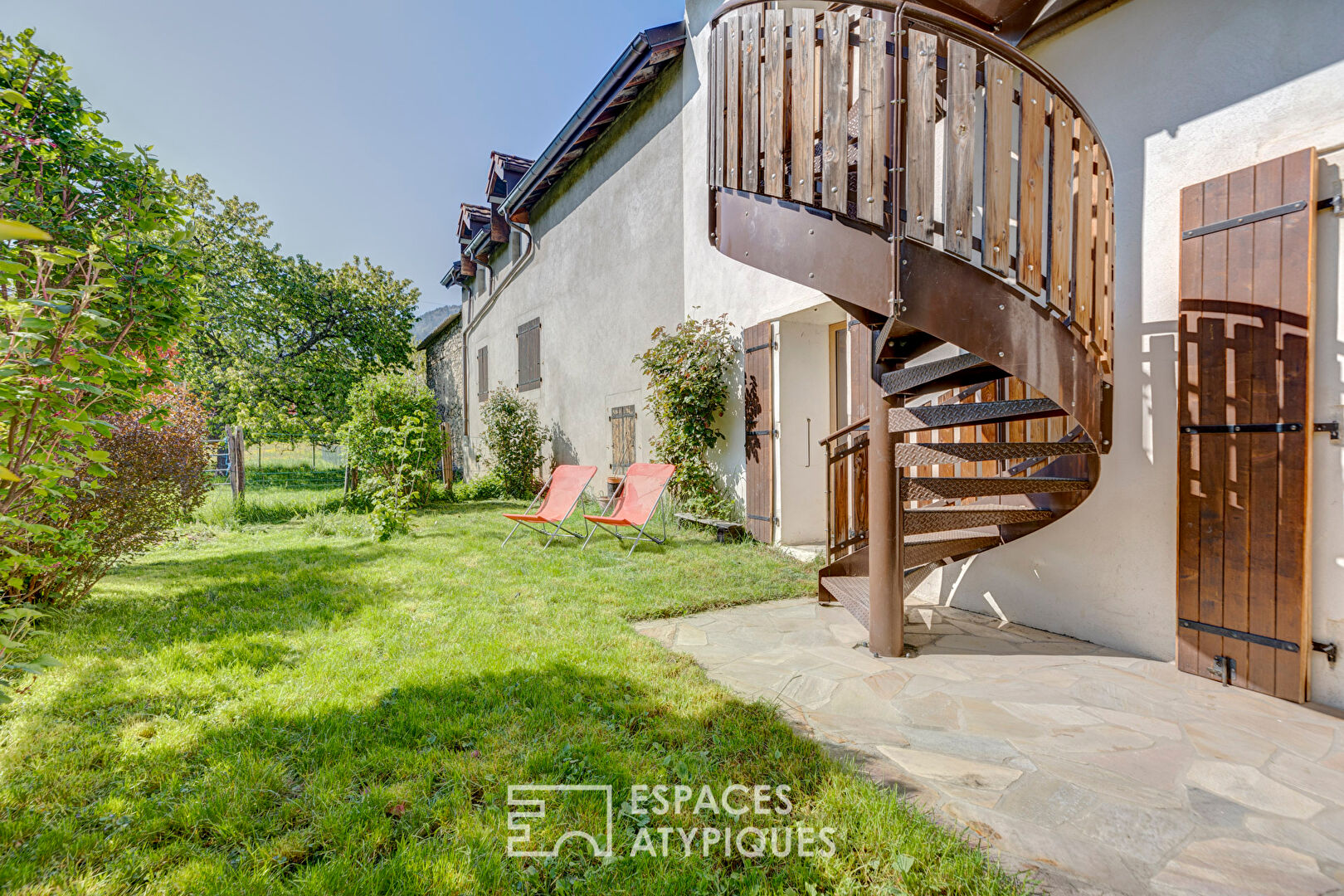 Charming village house and its outbuilding
