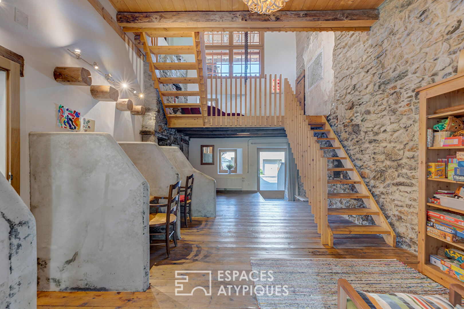 Charming village house and its outbuilding