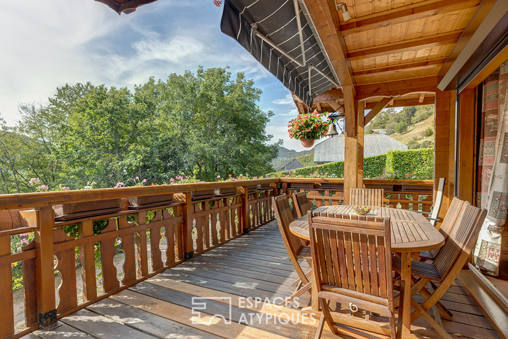 Chalet savoyard avec vue