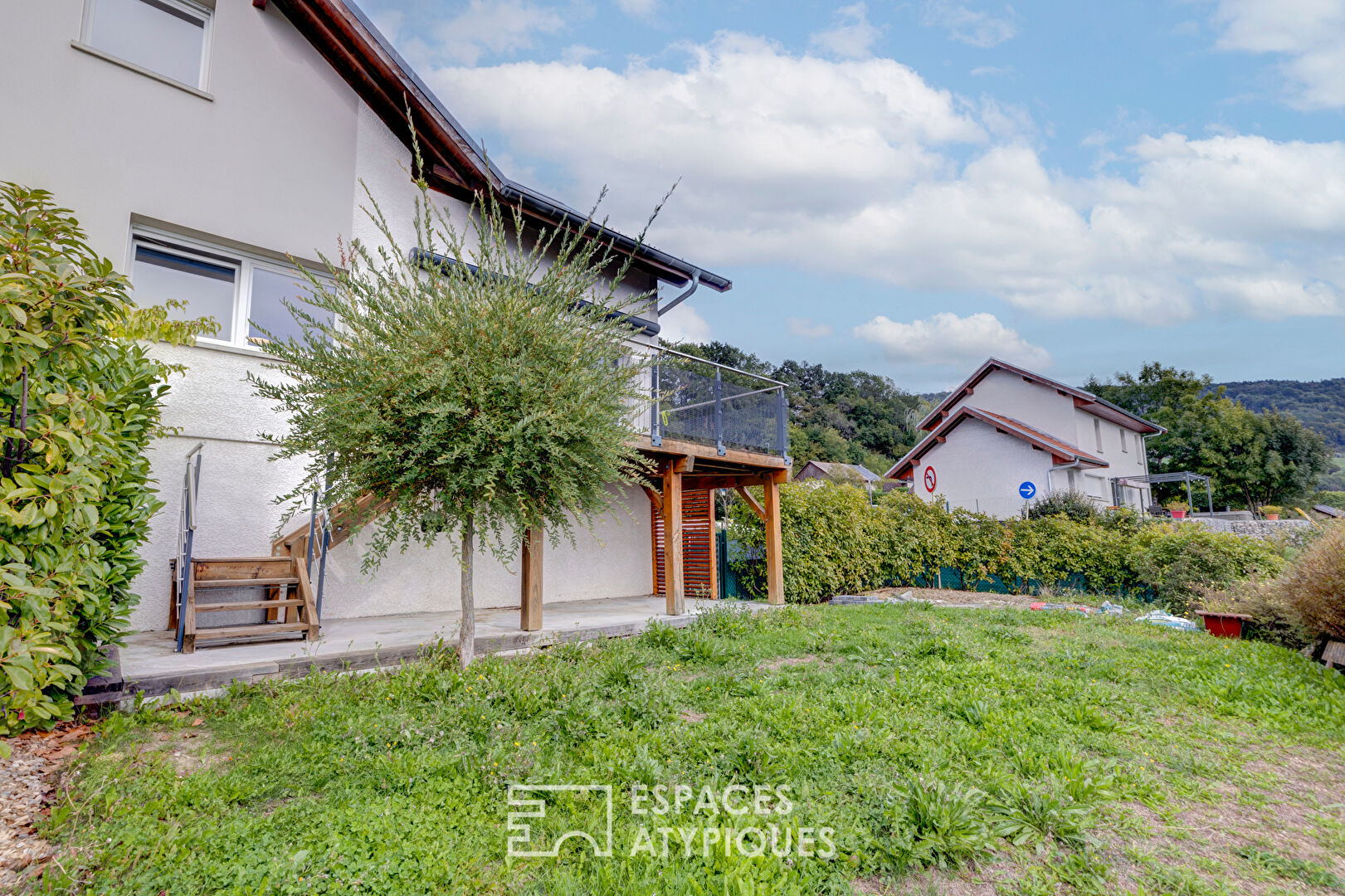 Duplex avec vue dégagée et jardin