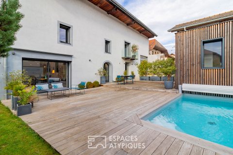 Ferme rénovée avec piscine en centre-bourg