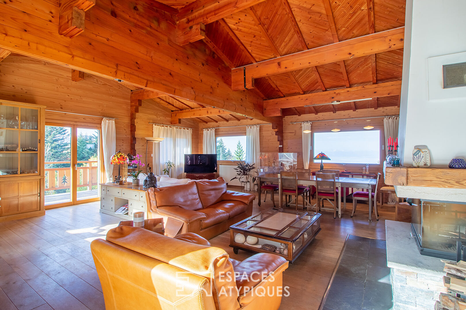 Chalet-Gîte avec vue lac et son parc verdoyant