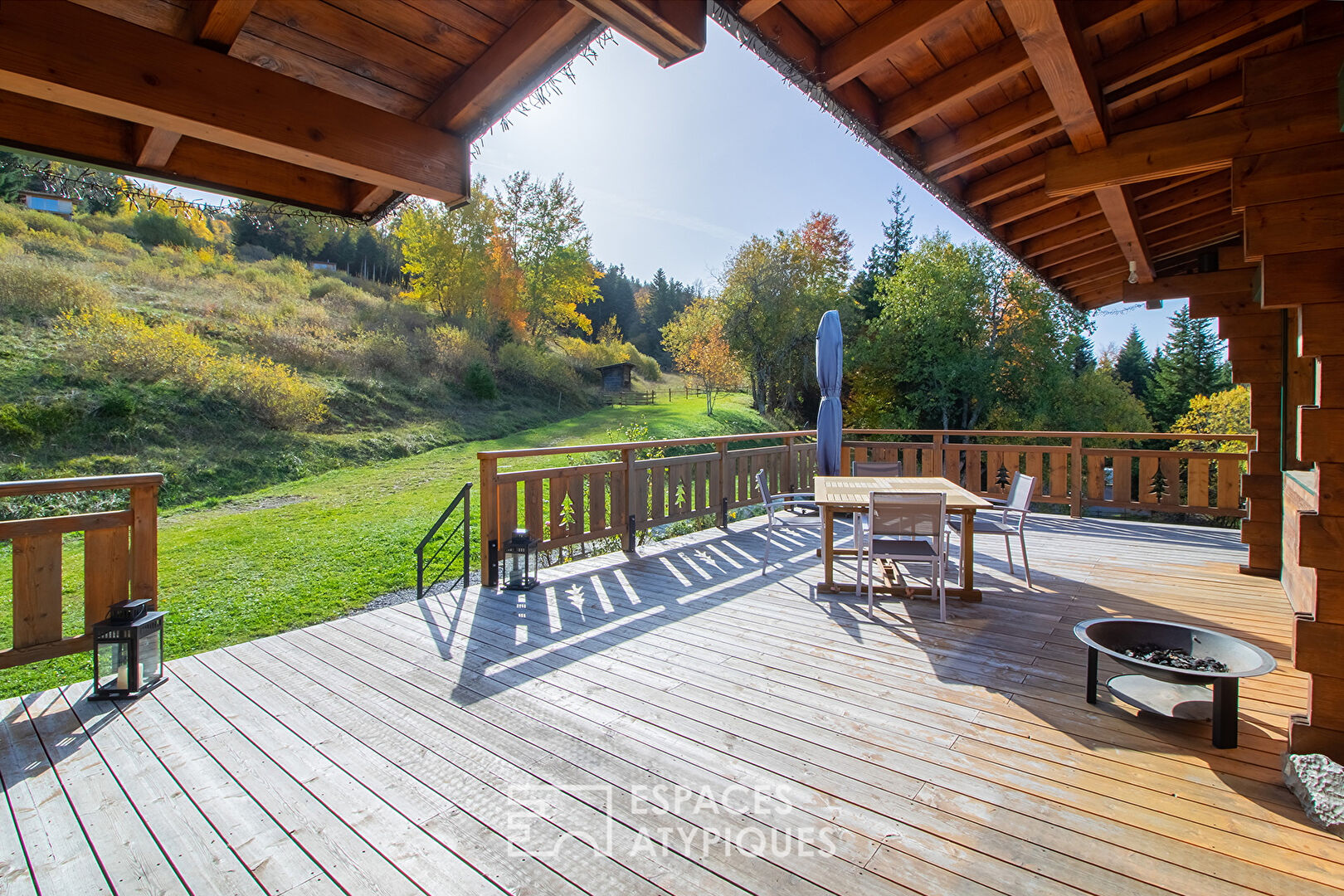 Chalet-Gîte avec vue lac et son parc verdoyant