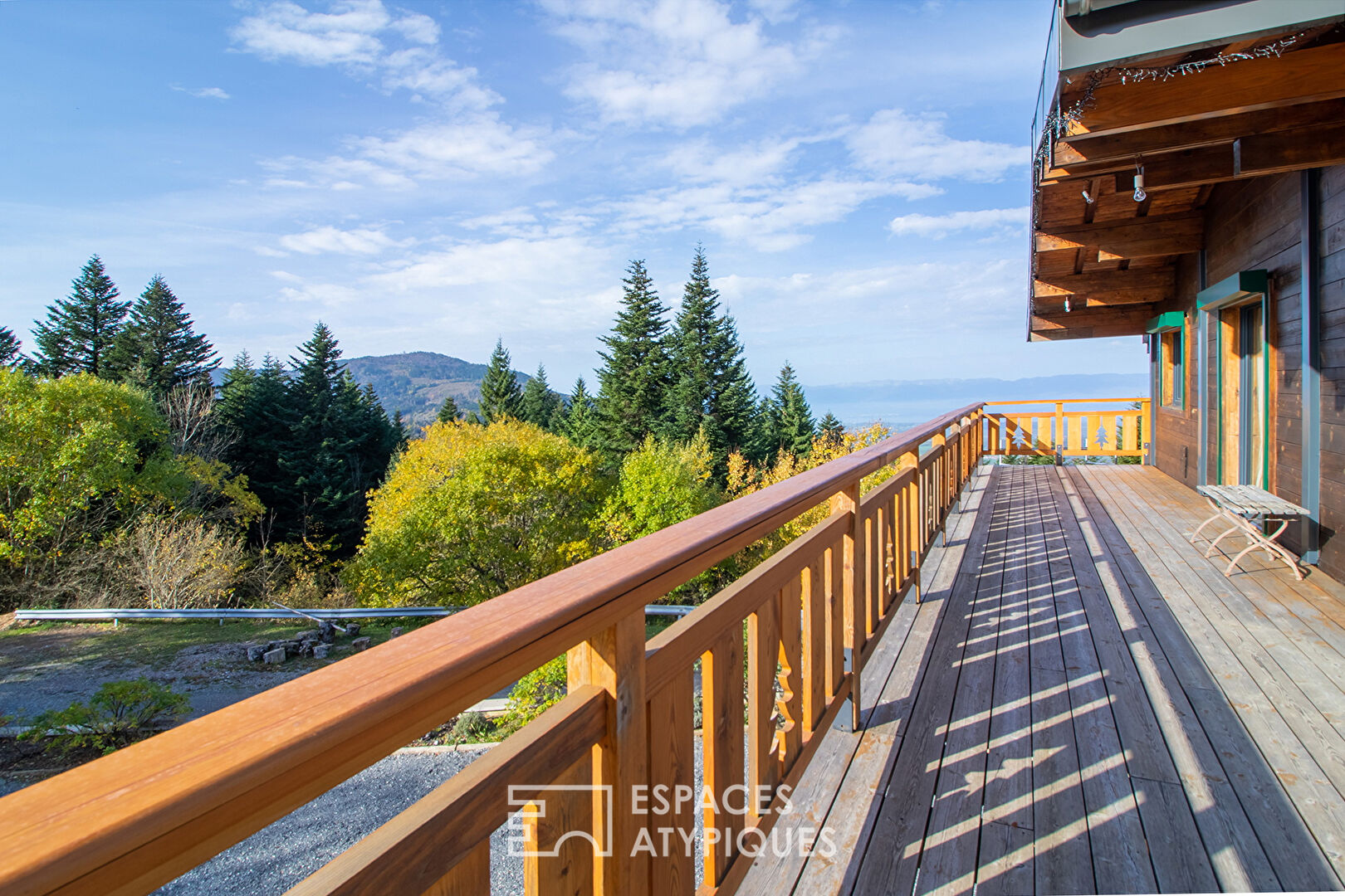 Chalet-Gîte with lake view surrounded by nature