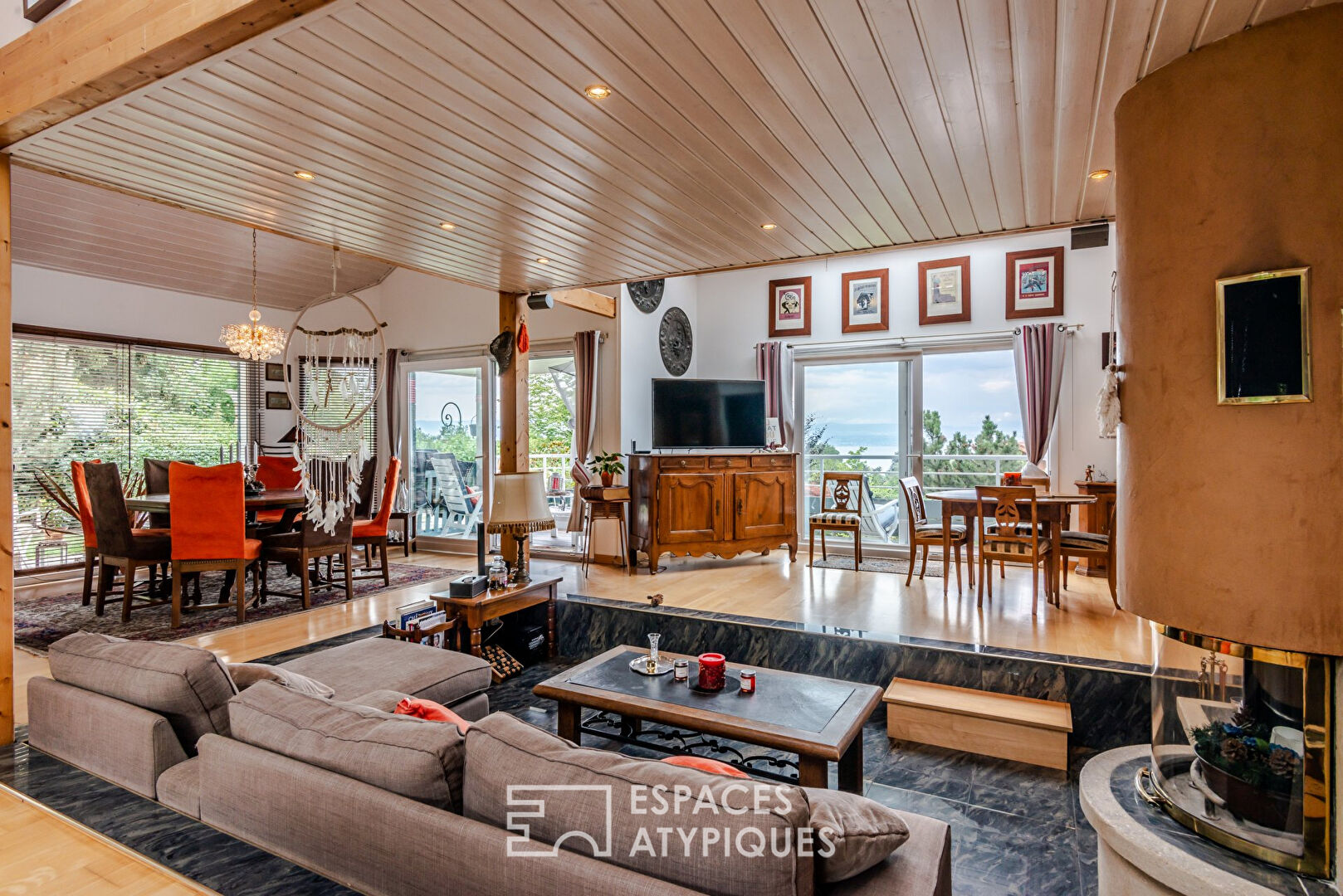 Villa d’architecte vue lac avec piscine intérieure