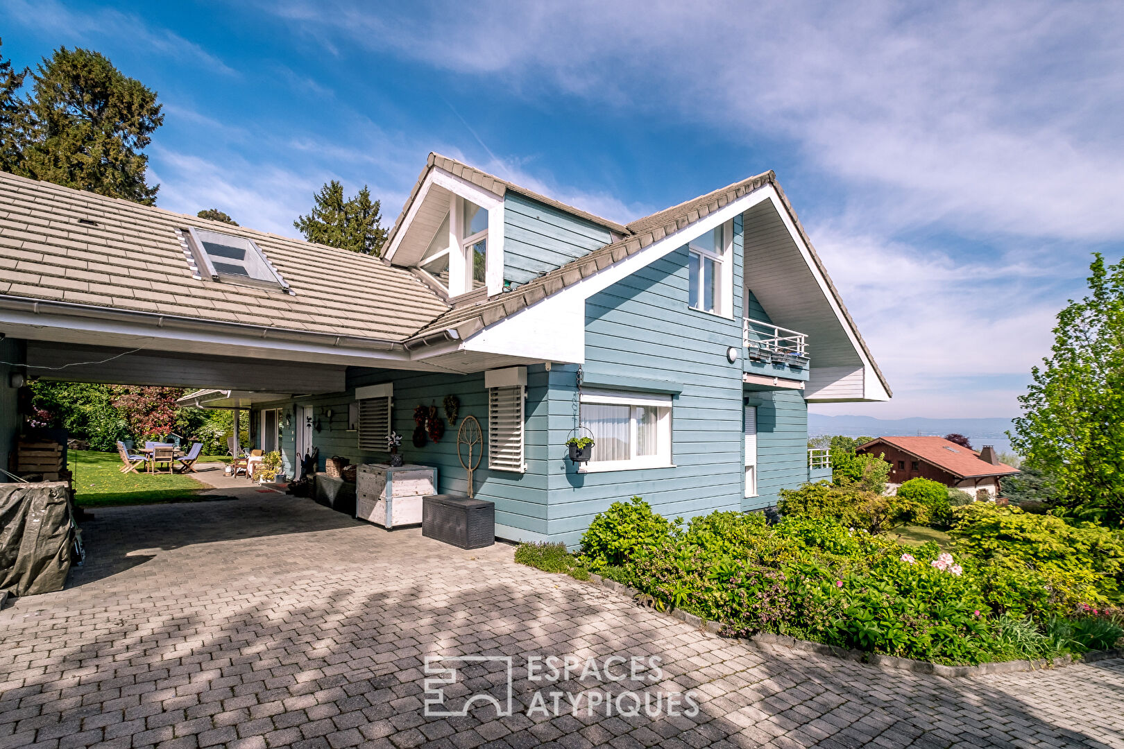 Villa d’architecte vue lac avec piscine intérieure