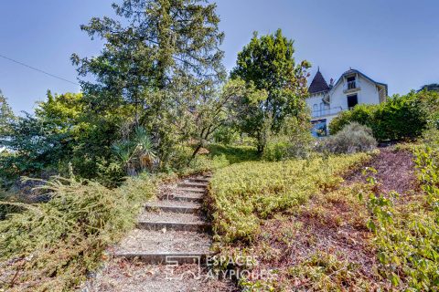 Maison Néo-Victorienne, vue lac avec dépendance