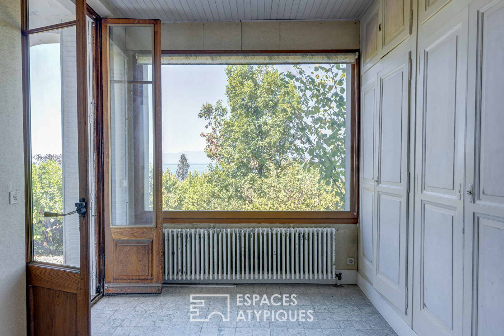 Maison Néo-Victorienne, vue lac avec dépendance
