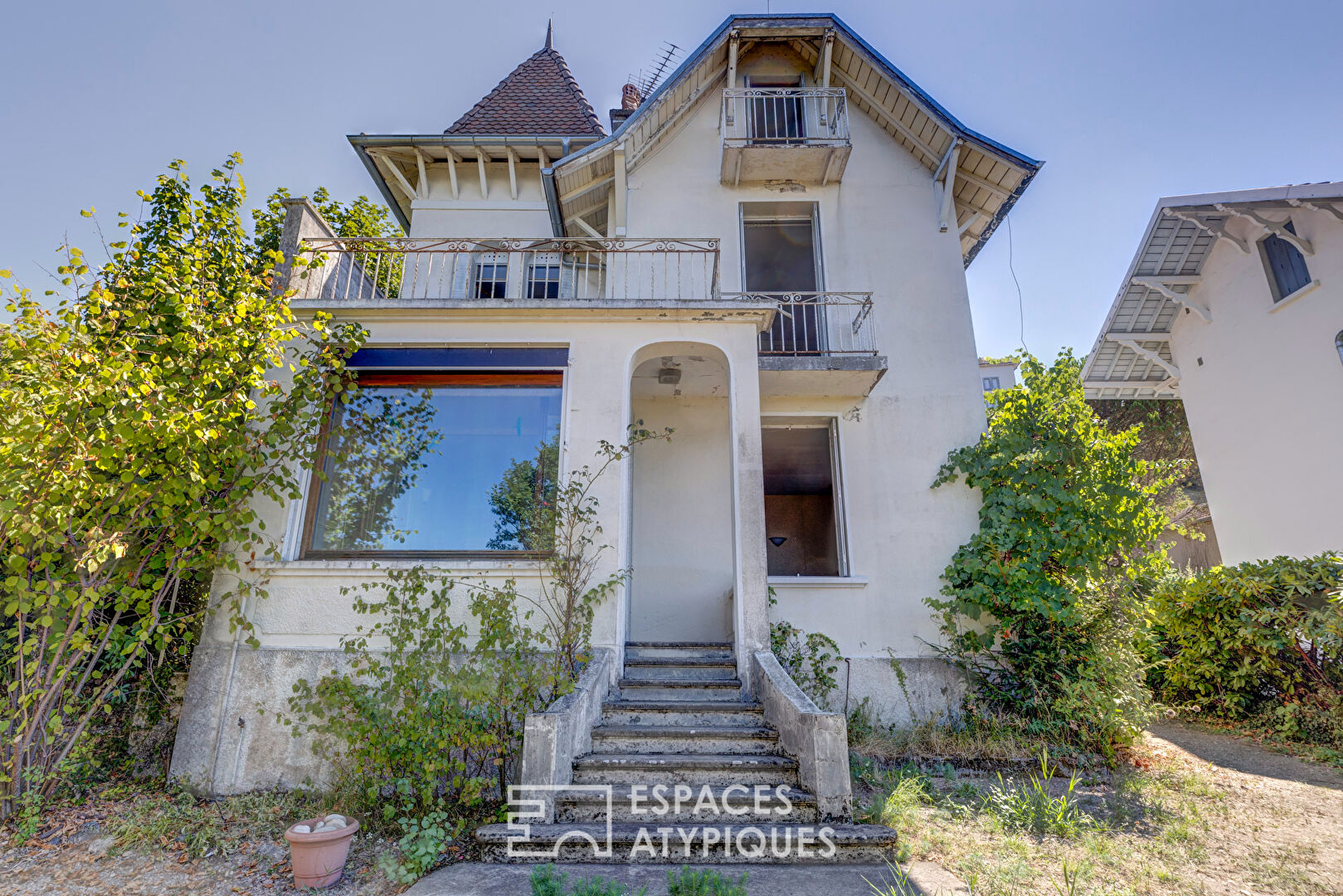 Neo-Victorian house, lake view with outbuilding