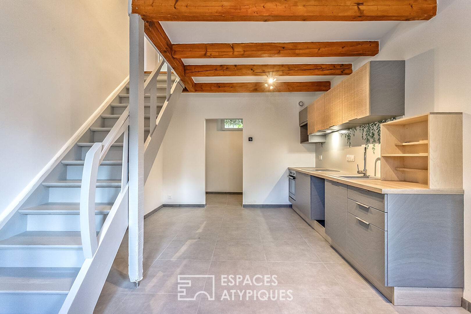 Atypical semi-detached house completely renovated