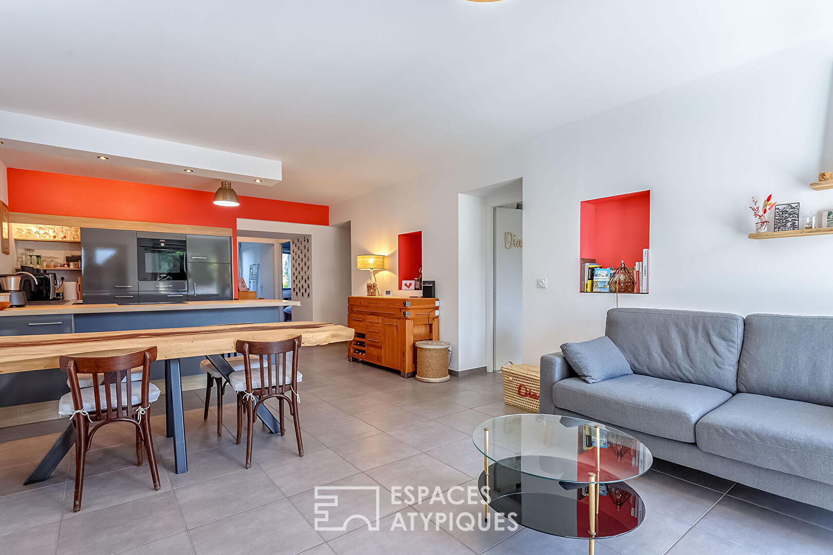 Appartement rénové, en rez-de-jardin