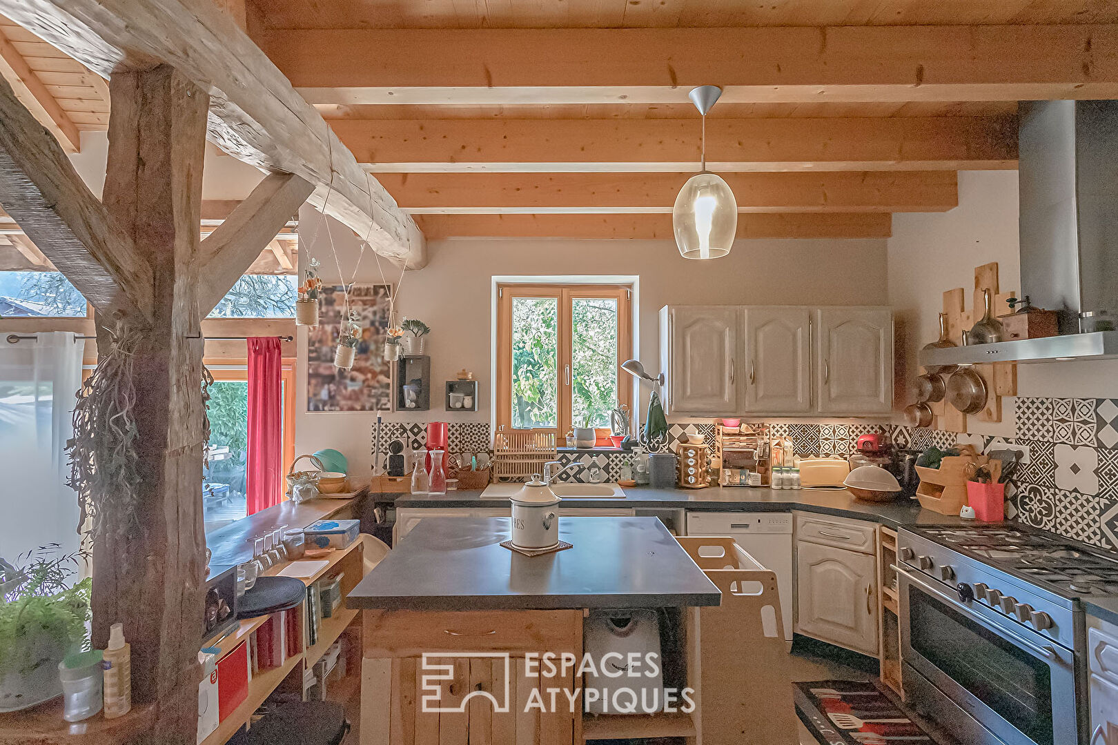Maison mitoyenne de caractère avec studio indépendant