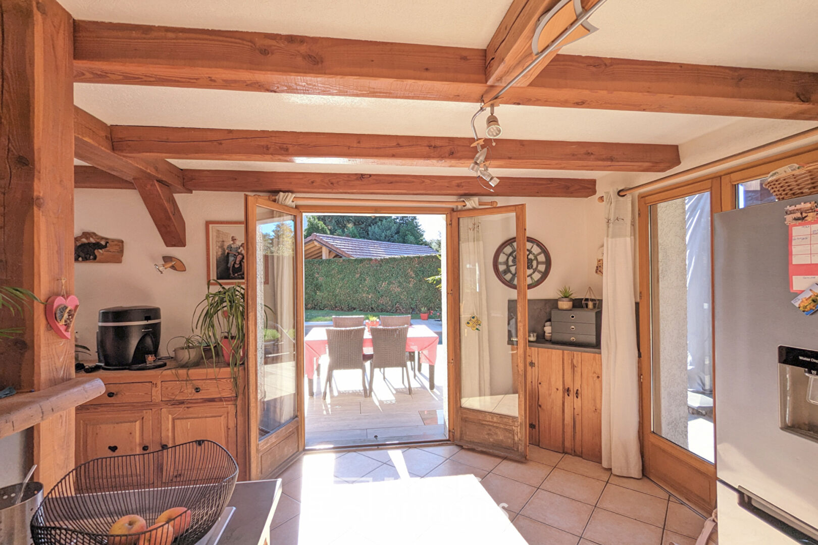 Maison avec piscine et vue sur les montagnes