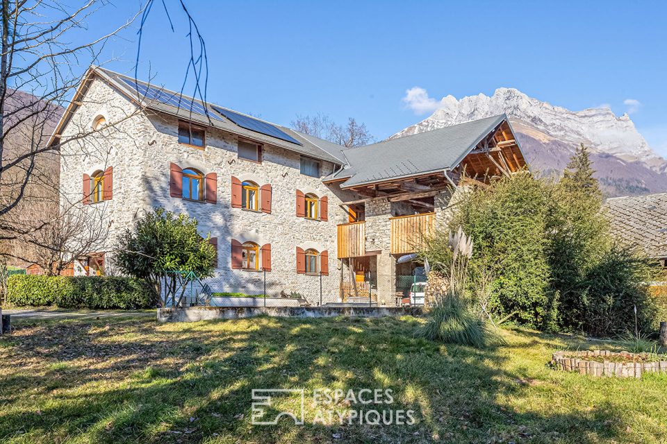 Ancien moulin rénové, avec dépendances et parcelle constructible