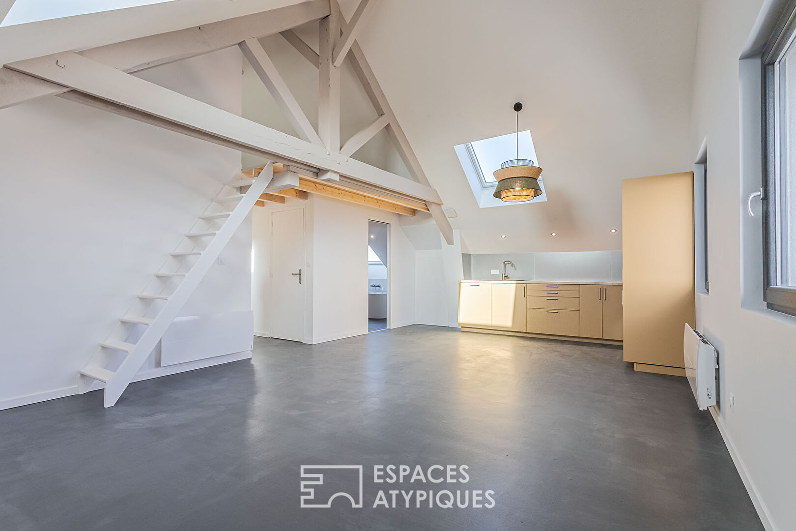 Atypical apartment completely renovated