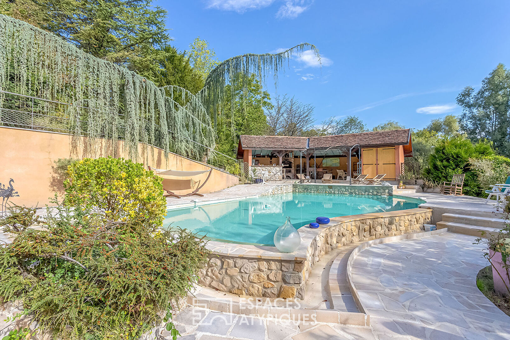 Family property, swimming pool and outbuildings in a green setting