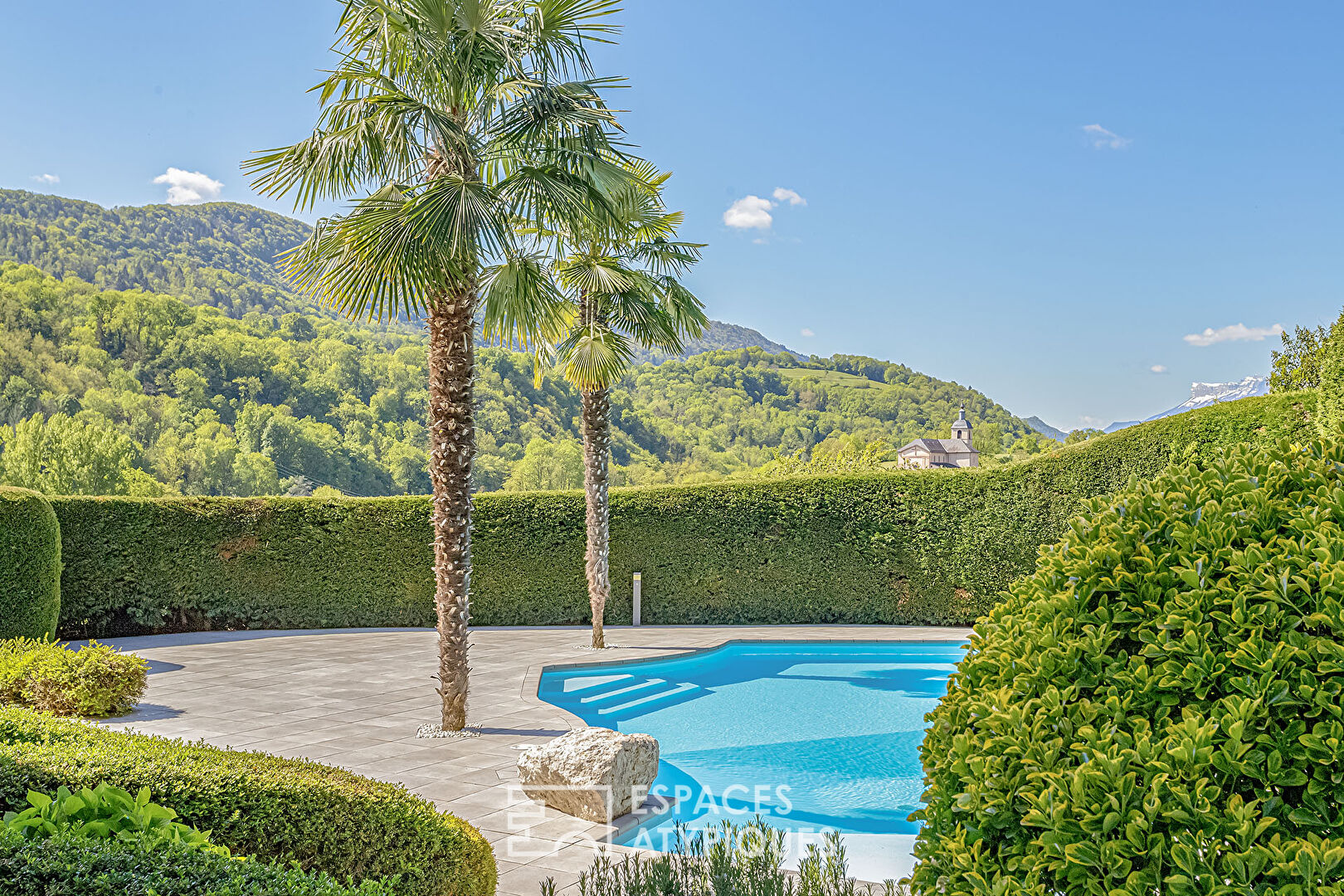 Maison contemporaine avec piscine dans la vallée du Coisin