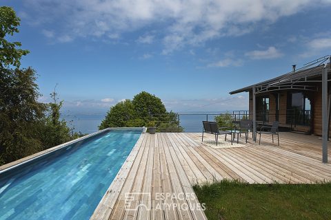 Contemporary chalet and swimming pool with panoramic view of the lake