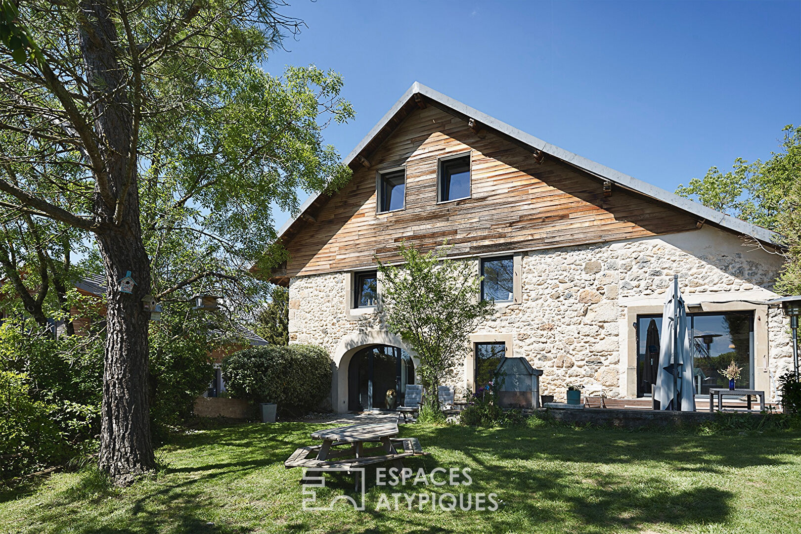Belle maison de pierre à caractère patrimonial proche du centre