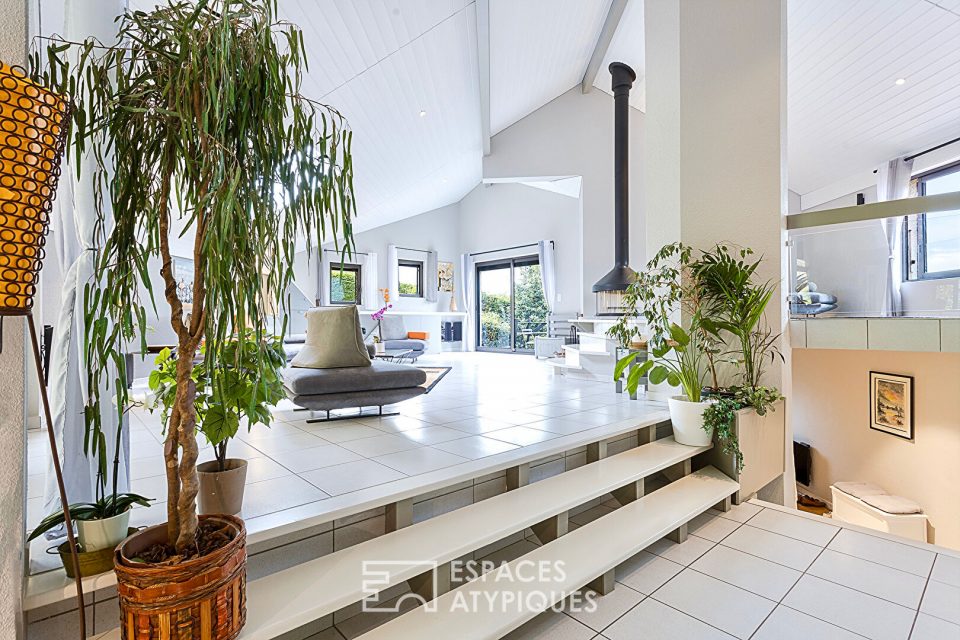 Maison d'architecte avec vue lac et montagnes