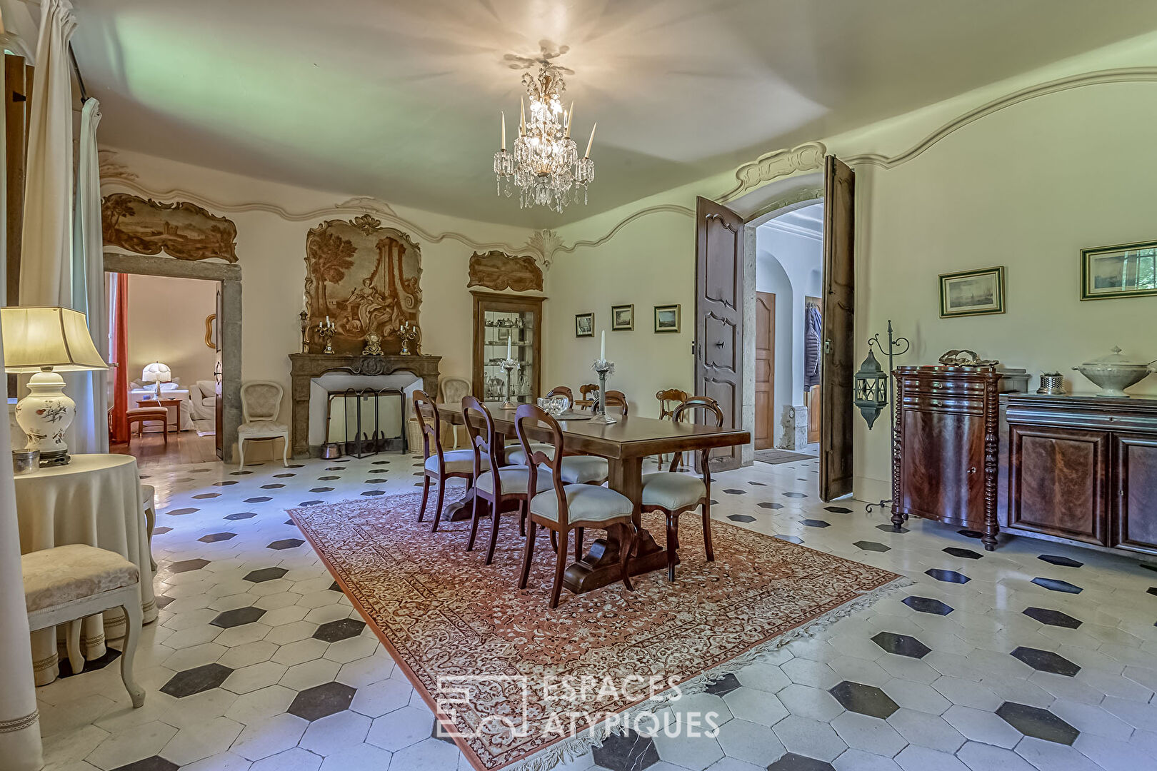 Château et dépendances dans un magnifique parc paysager