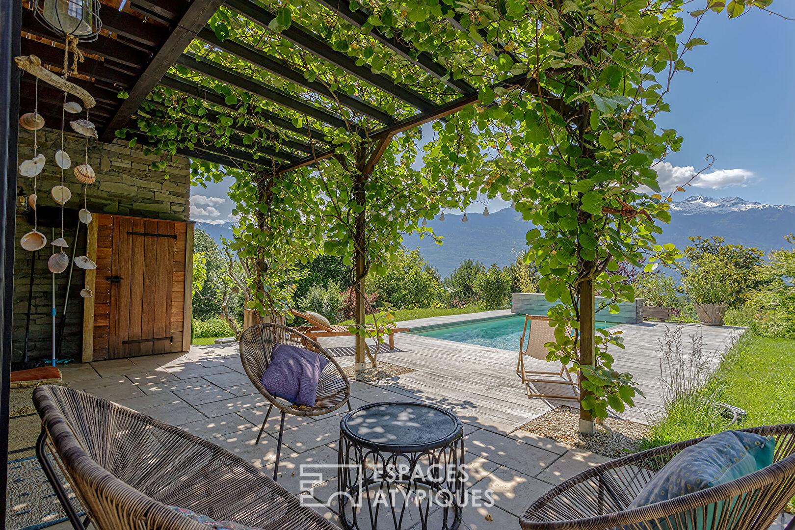 Maison familiale avec vue et piscine