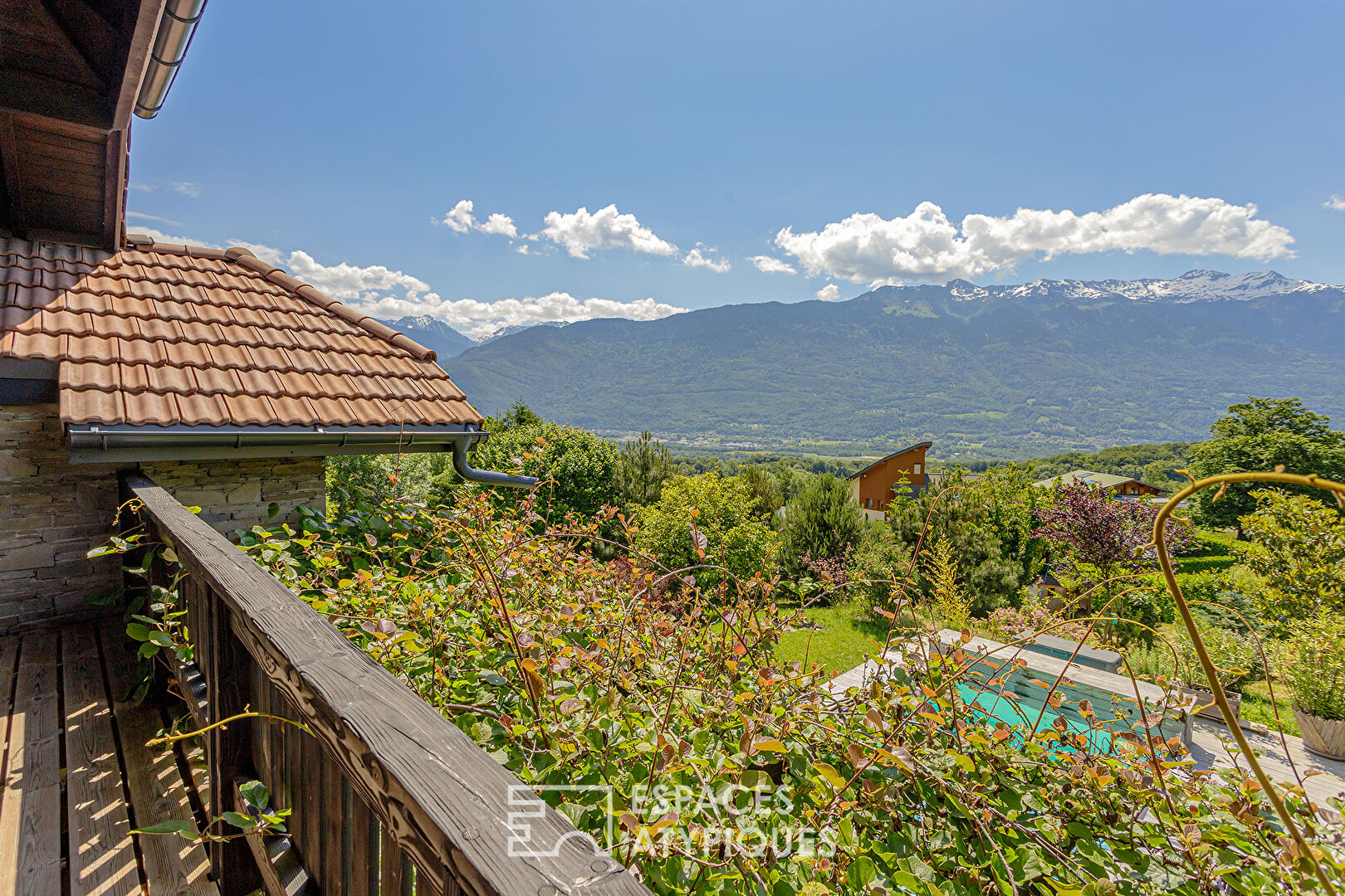 Maison familiale avec vue et piscine